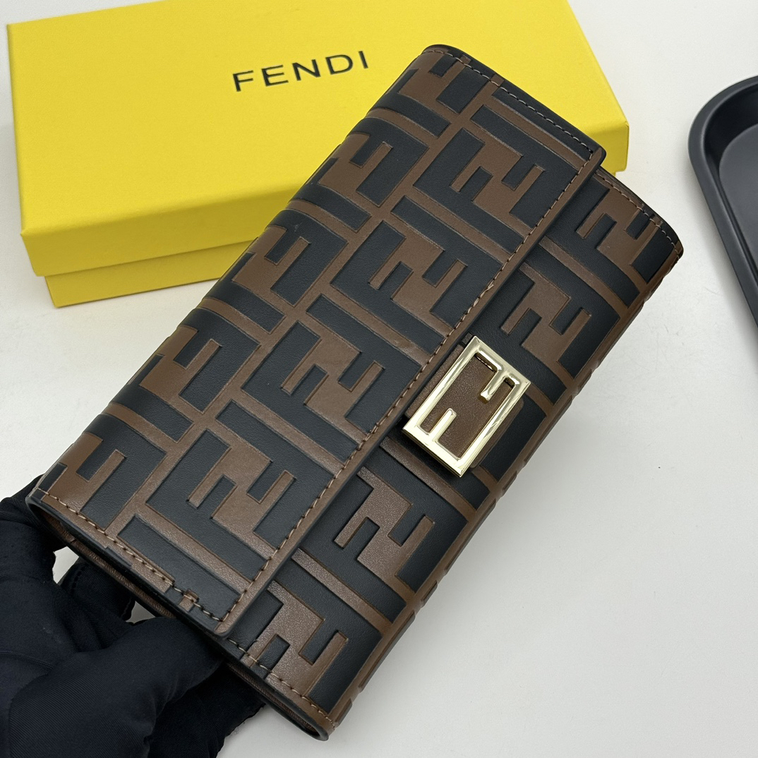 フェンディ「Fendi」マルチファンクション ロング財布