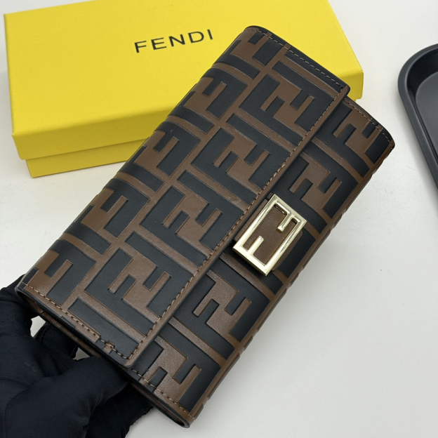 フェンディ「Fendi」マルチファンクション ロング財布