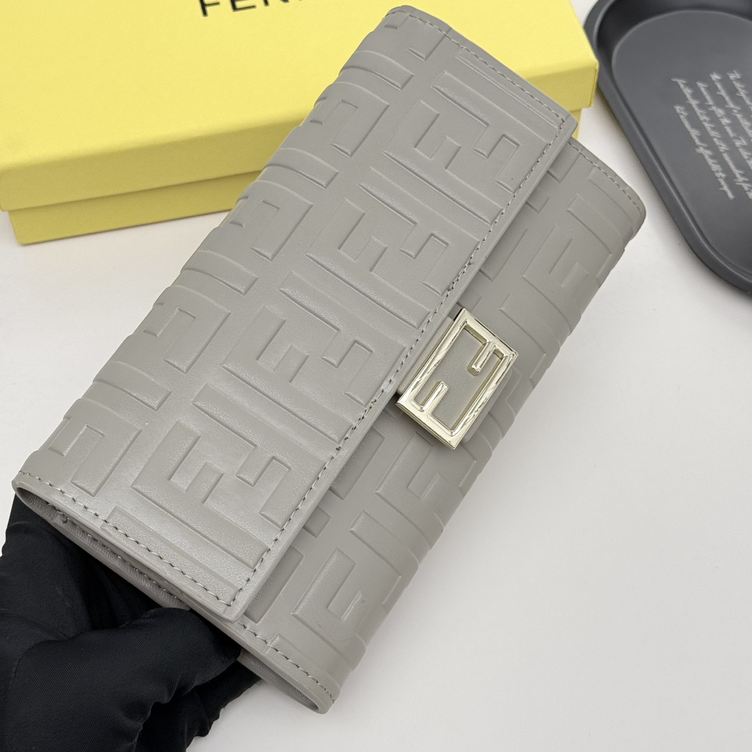 フェンディ「Fendi」マルチファンクション ロング財布