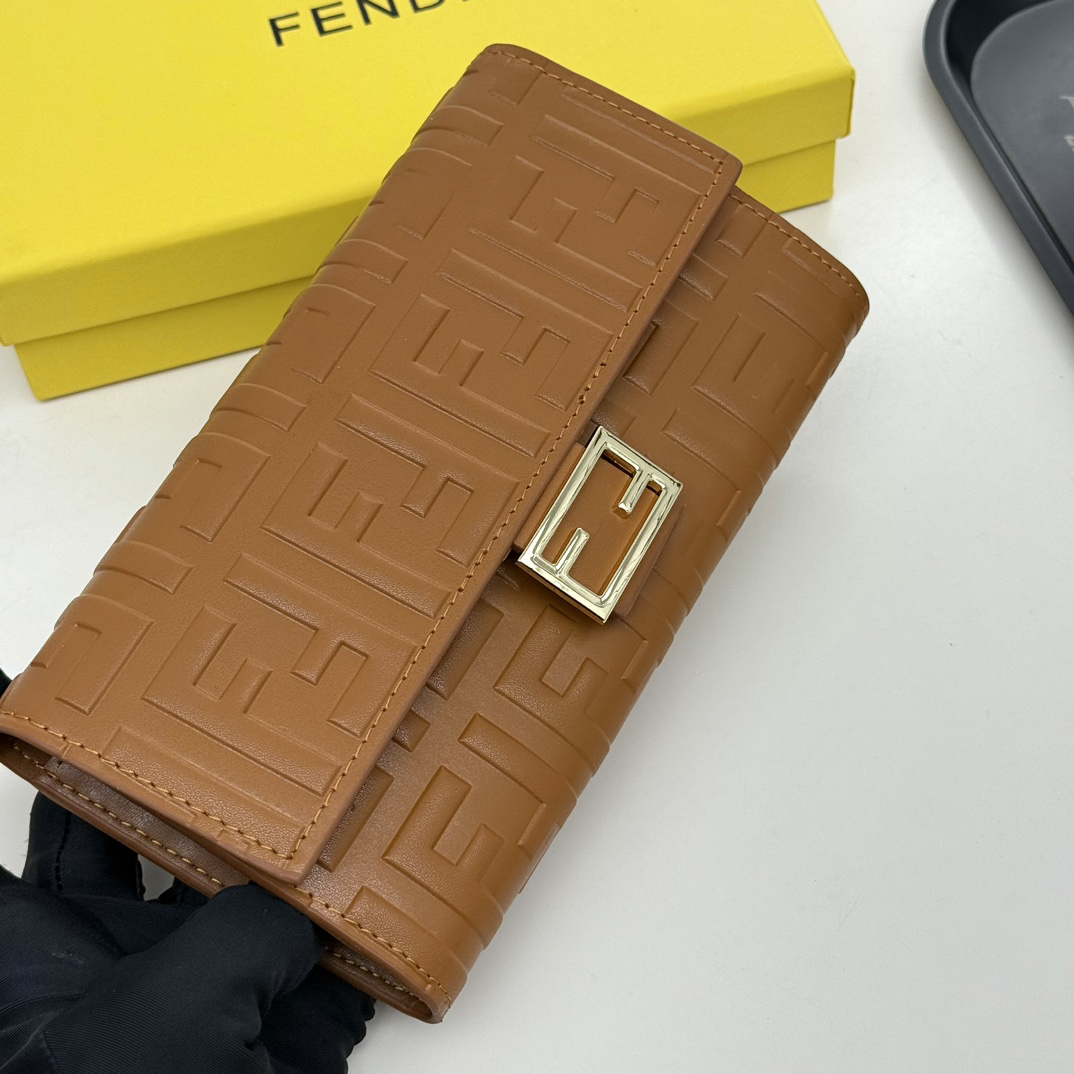 フェンディ「Fendi」マルチファンクション ロング財布