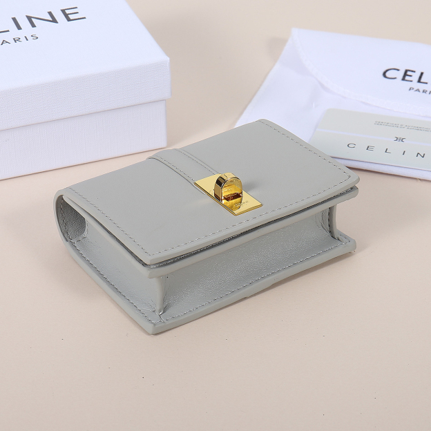セリーヌ「Celine」 TRIOMPHE フラップカードケース