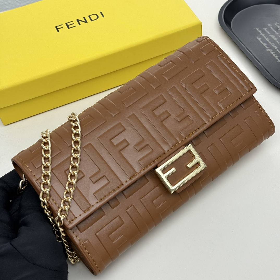フェンディ「Fendi」マルチファンクション チェーンウォレット