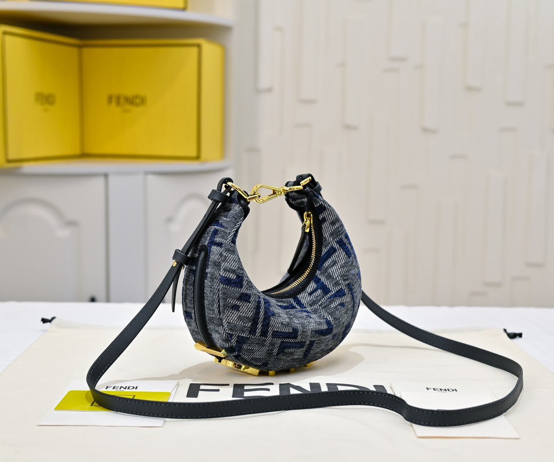 フェンディ「Fendi」Fendigraphyナノサイズ ホボバッグ