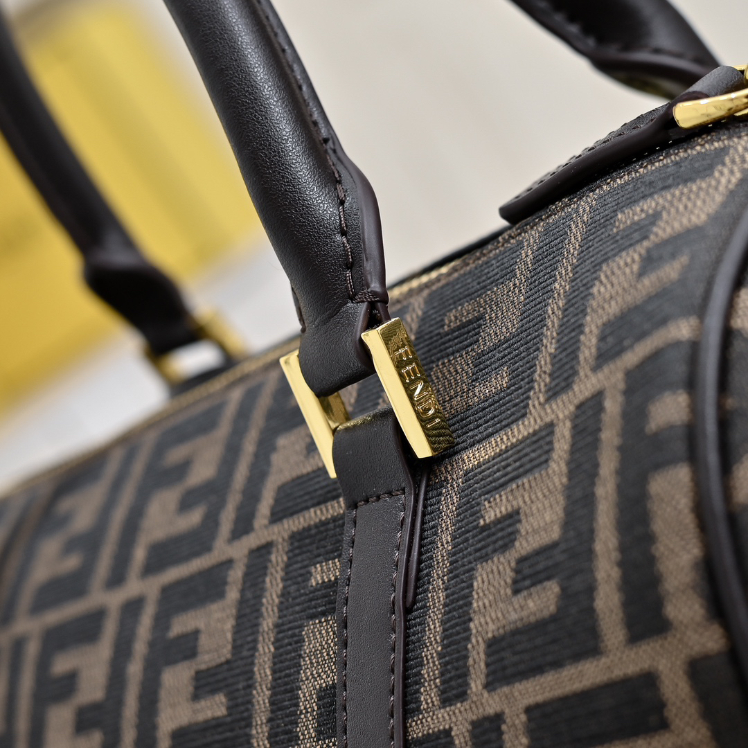 フェンディ「Fendi」ピローバッグ ショルダーバッグ