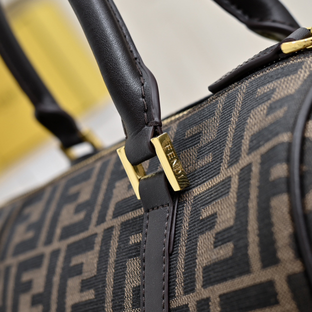 フェンディ「Fendi」ピローバッグ ショルダーバッグ