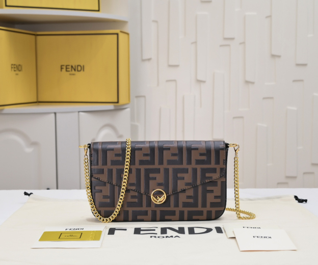 フェンディ「Fendi」FFモノグラム ミニ チェーンショルダーバッグ