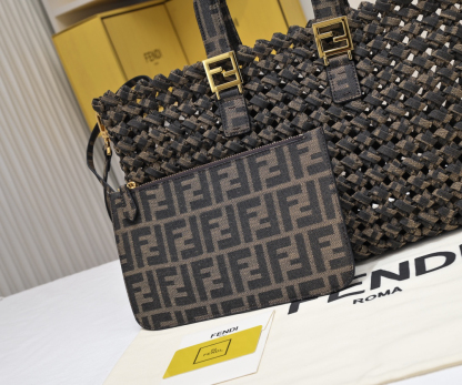 フェンディ「Fendi」FF Tote メディウム ショルダーバッグ