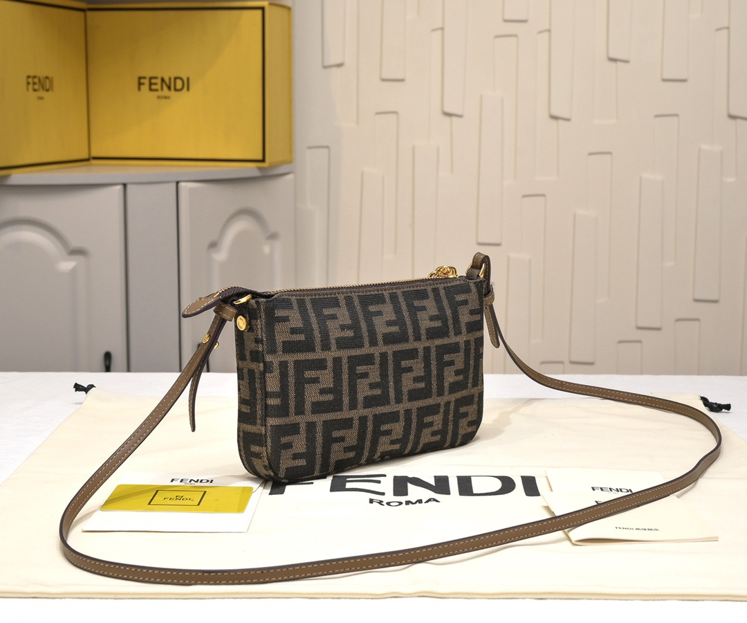 フェンディ「Fendi」Baguette FFジャカード ミニ ショルダーバッグ