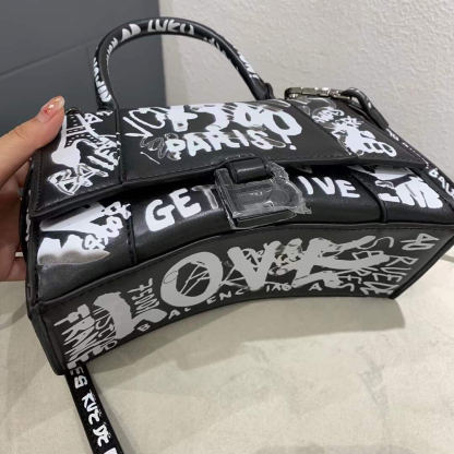バレンシアガ「Balenciaga」Hourglass グラフィティ ドローイング ショルダーバッグ