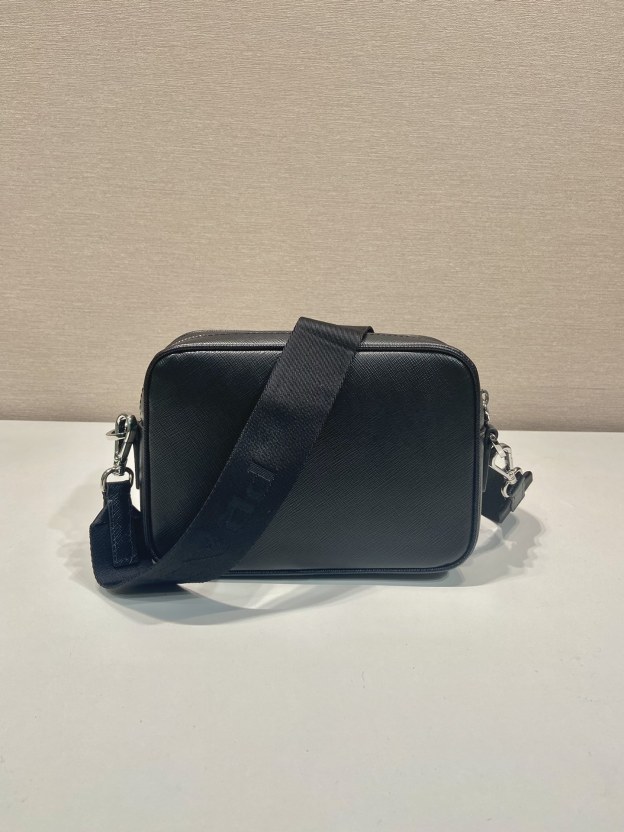 プラダ「Prada」サフィアーーノレザー ショルダーバッグ