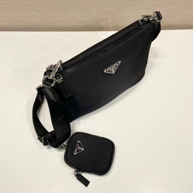 プラダ「Prada」 リエディション2005 サフィアーノレザー 3-in-1バッグ