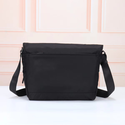 プラダ「Prada」 Re-Nylon & Saffiano Leather Messenger Bag