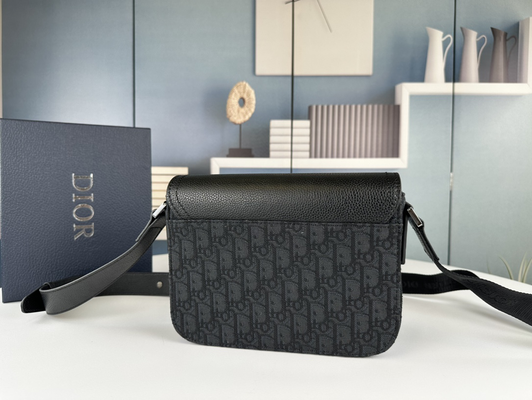 ディオール「Dior」サドル メッセンジャーバッグ