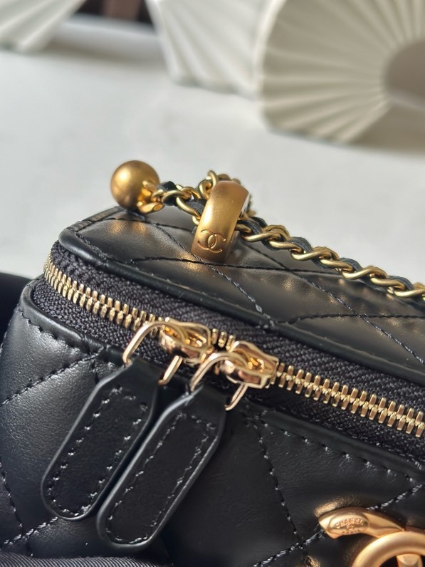 シャネル「Chanel」24C ダブルゴールドボール チェーン ボックスバッグ ブラック＆ゴールド