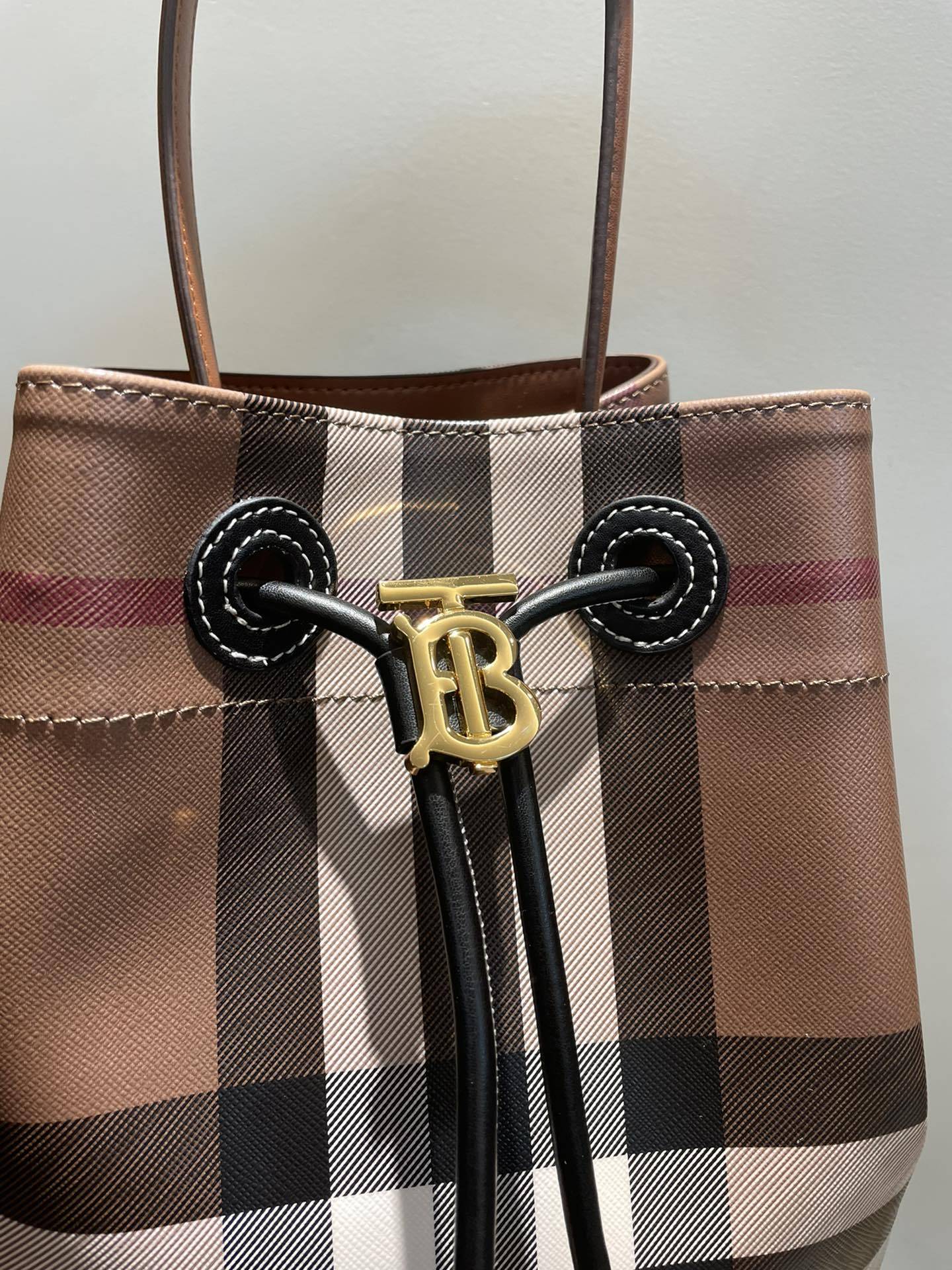 バーバリー「Burberry」TBモノグラム レザー&キャンバス ミニ ウォーターバッグ