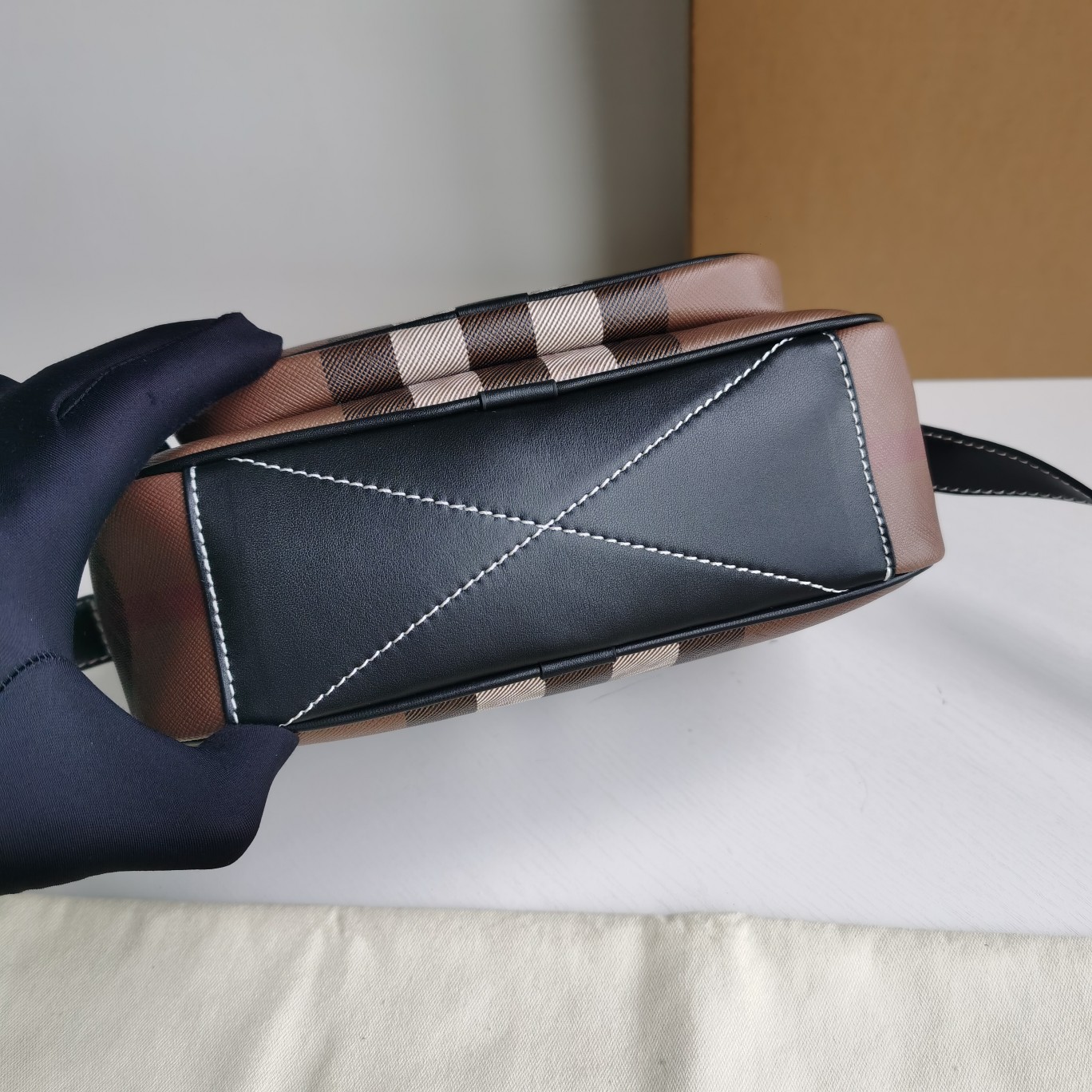 バーバリー「Burberry」チェック柄 スリングバッグ