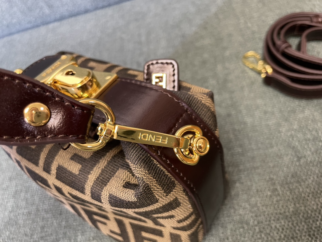 フェンディ「Fendi」 ヴィンンテージ ランチボックスバッグ