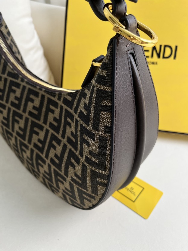 フェンディ「Fendi」  プラフィー アンダーアームバッグ