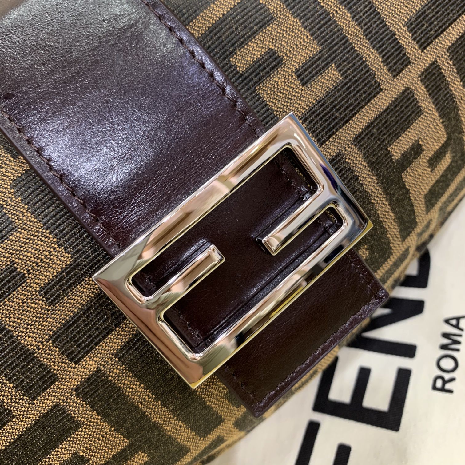 フェンディ「Fendi」 ヴィンテージ クレッセントバッグ