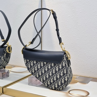 ディオール「Dior」サドルバッグ ショルダーバッグ