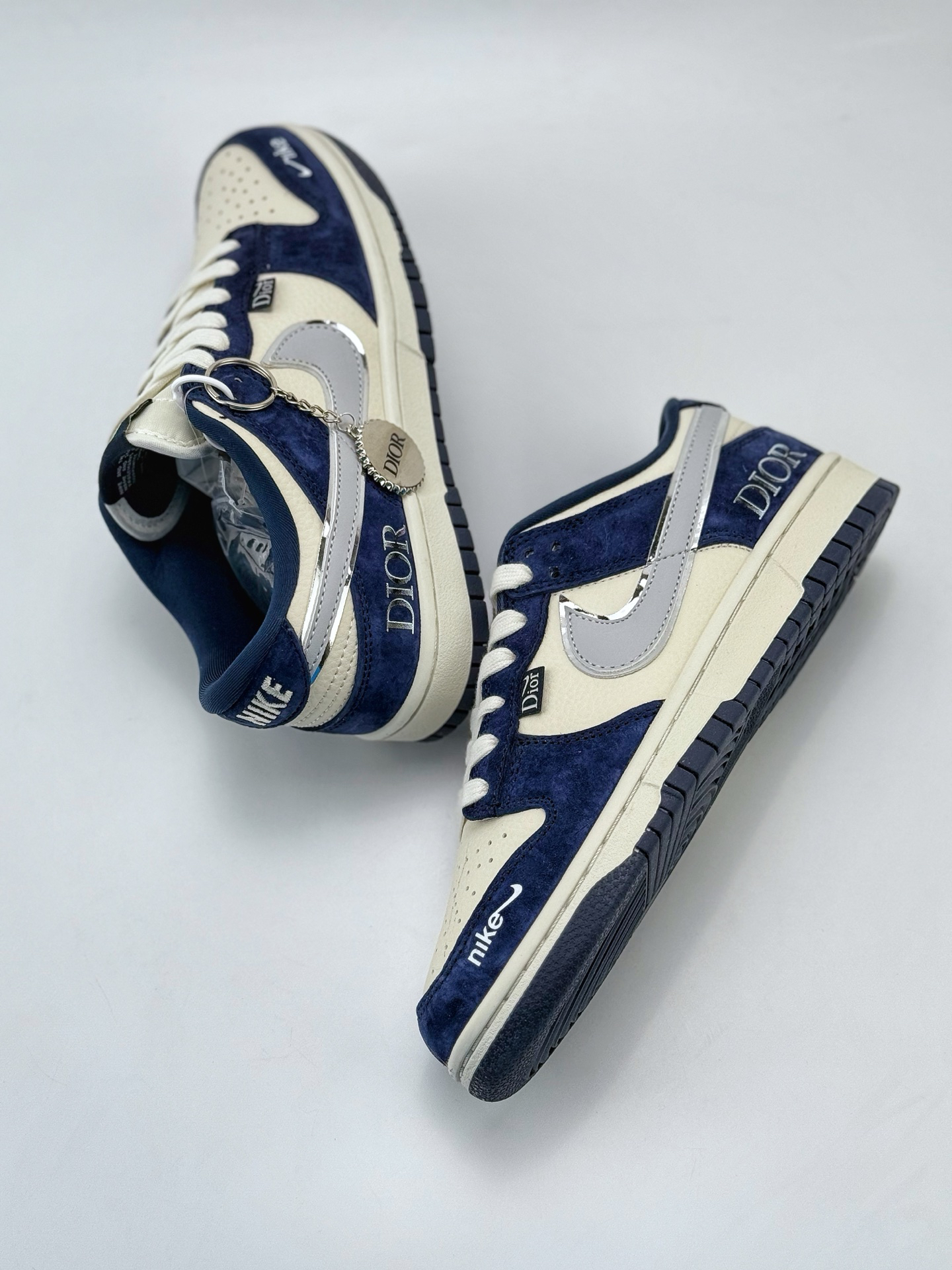 「コラボモデル」Dior x NikeSB ダンク ロウ ホワイト/ブルー/グレー 3M