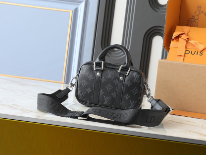 ルイ・ヴィトン「Louis Vuitton」NANO PORTE DOCUMENTS VOYAGE バッグ