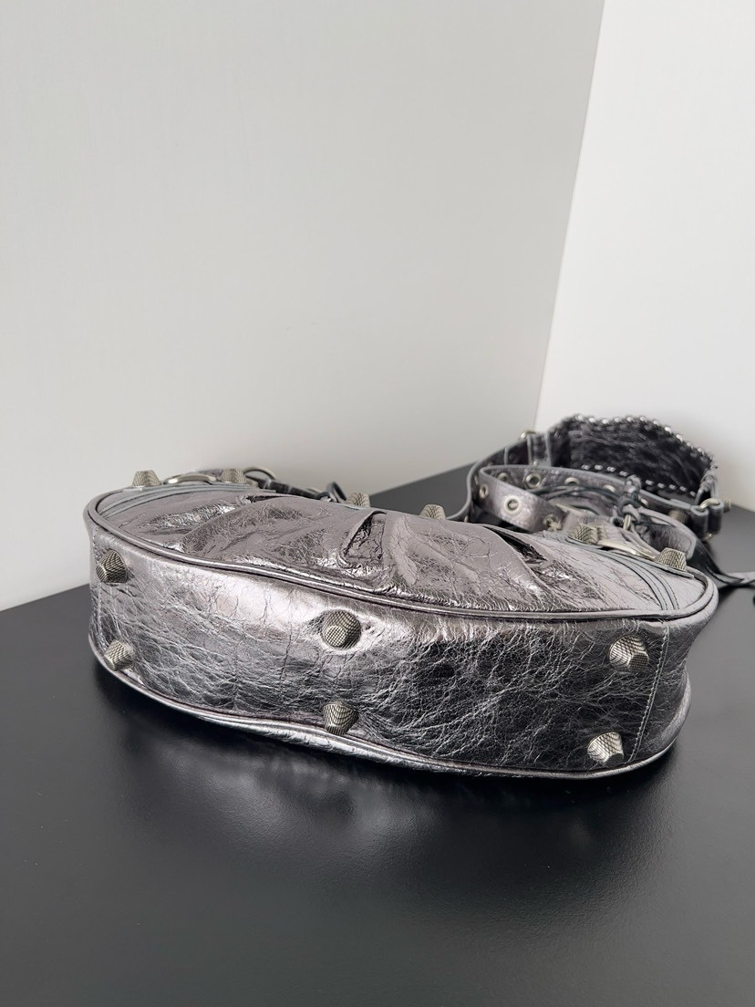 バレンシアガ「Balenciaga」ショルダーバッグ