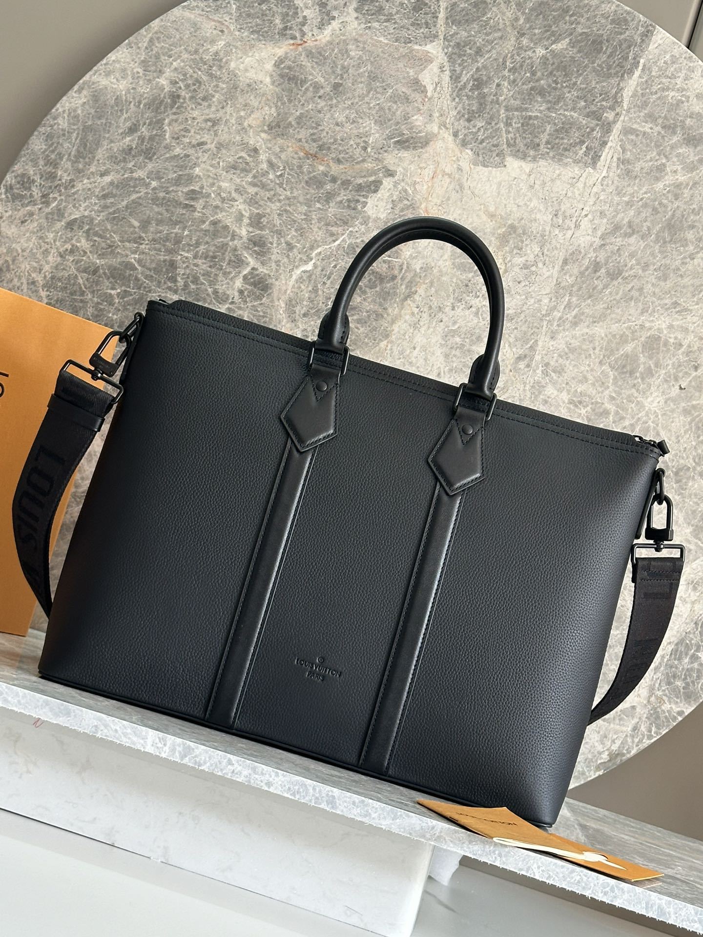 ルイ・ヴィトン「Louis Vuitton」LOCK IT TOTE バッグ