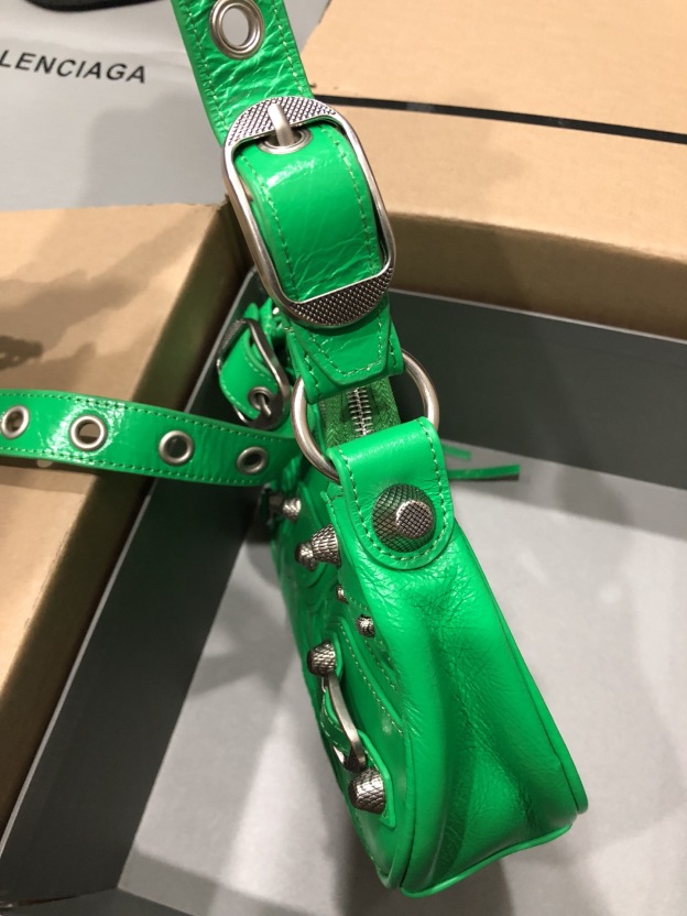 バレンシアガ「Balenciaga」アンダーアーム バッグ