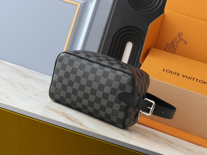 ルイ・ヴィトン「Louis Vuitton」Locker Dopp Kit トイレタリーバッグ