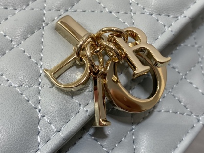 ディオール「Dior」30 MONTAIGNE パールチェーン クラッチバッグ