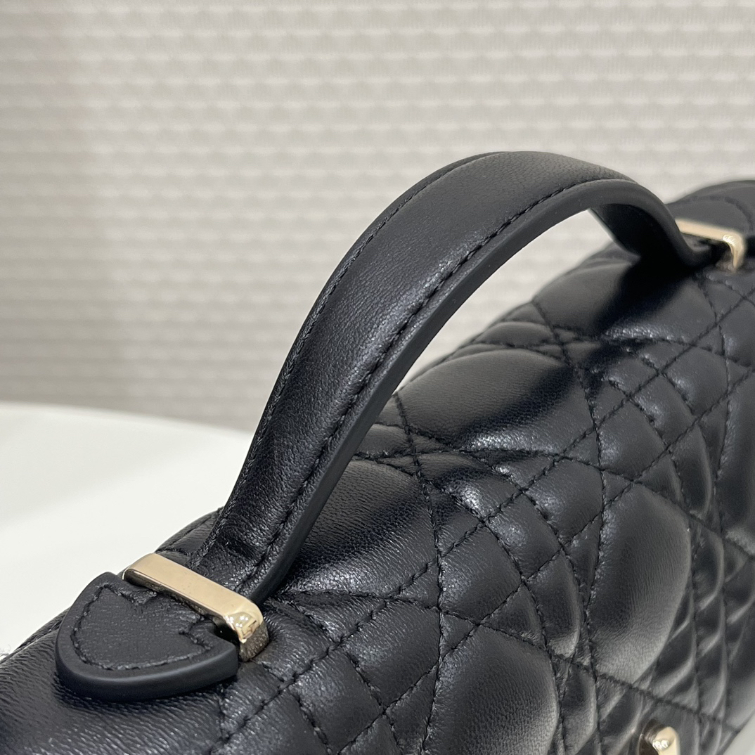 ディオール「Dior」レディ ディオール パールチェーン ハンドバッグ