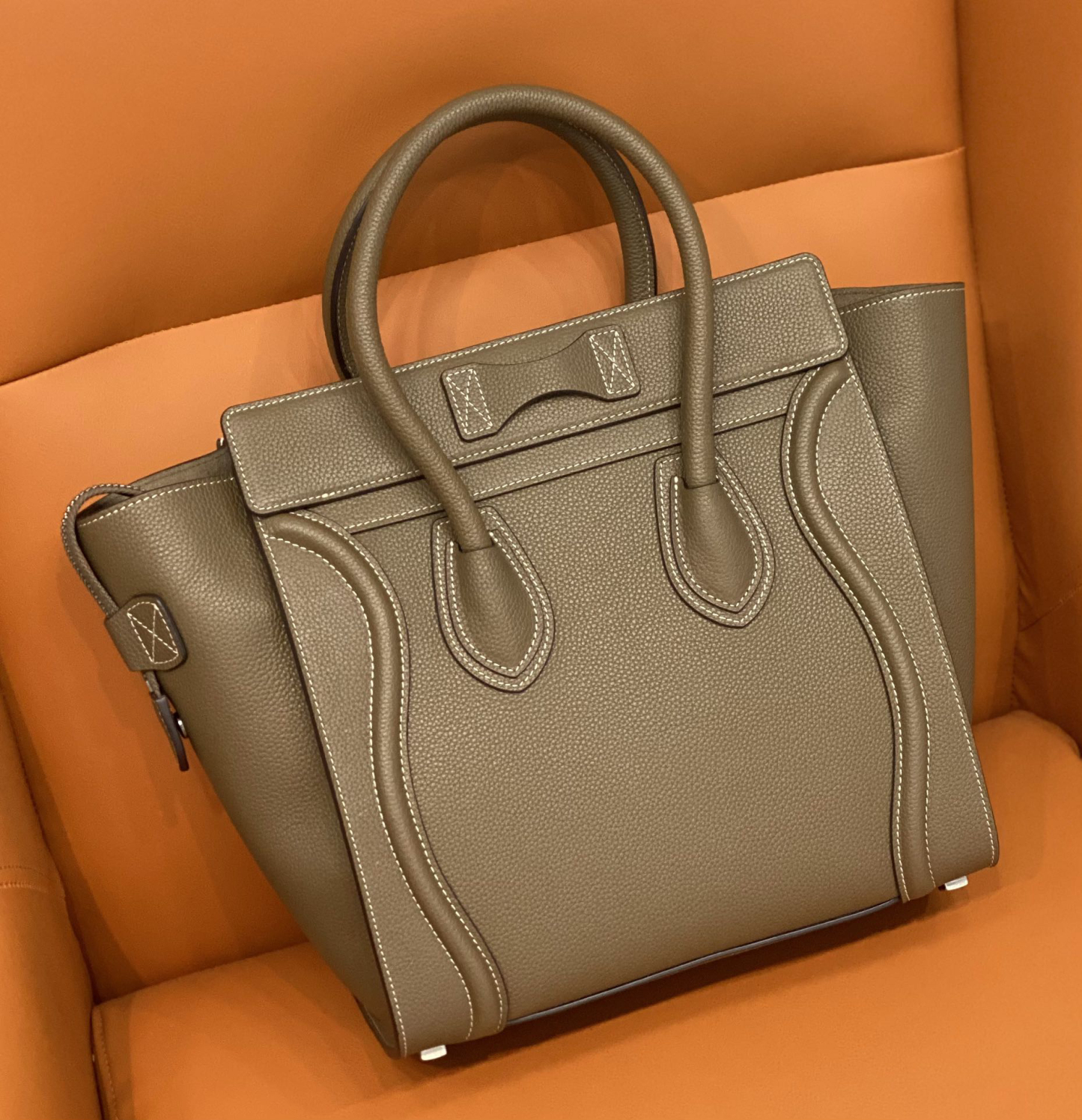 セリーヌ「Celine」ラゲージ マイクロ スムースレザー ショルダーバッグ