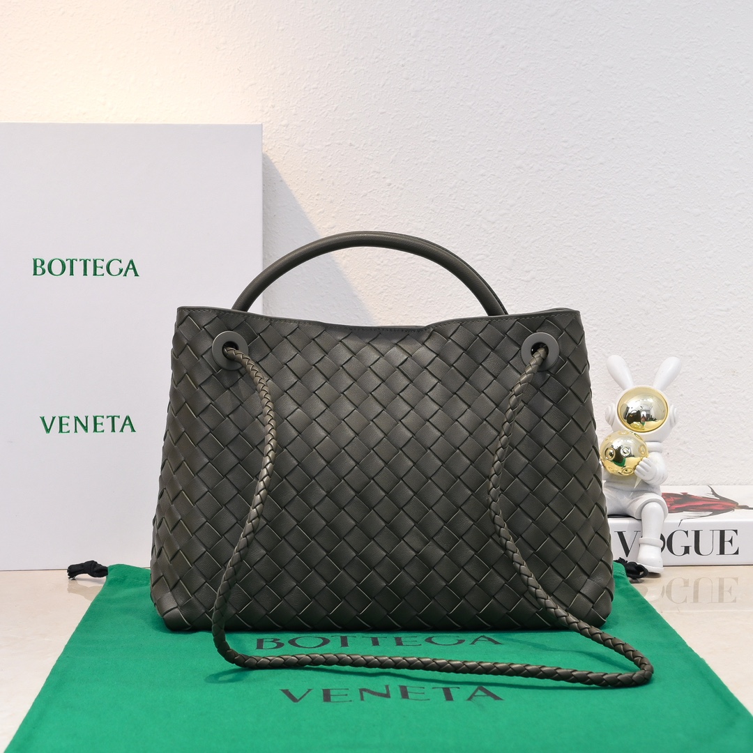 ボッテガ・ヴェネタ「Bottega Veneta」アンディアモ ショルダーバッグ ラムスキン