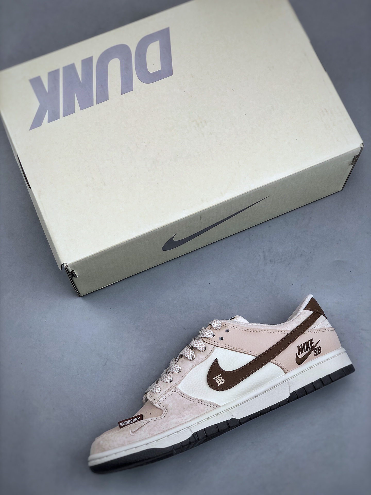 「コラボモデル」Burberry x NikeCOLLAB MIDNIGHT STAR