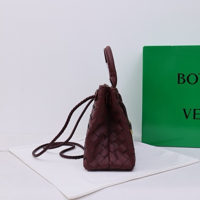 ボッテガ・ヴェネタ「Bottega Veneta」スモール イーストウエスト アンディアモ イントレチャート レザー ショルダーバッグ