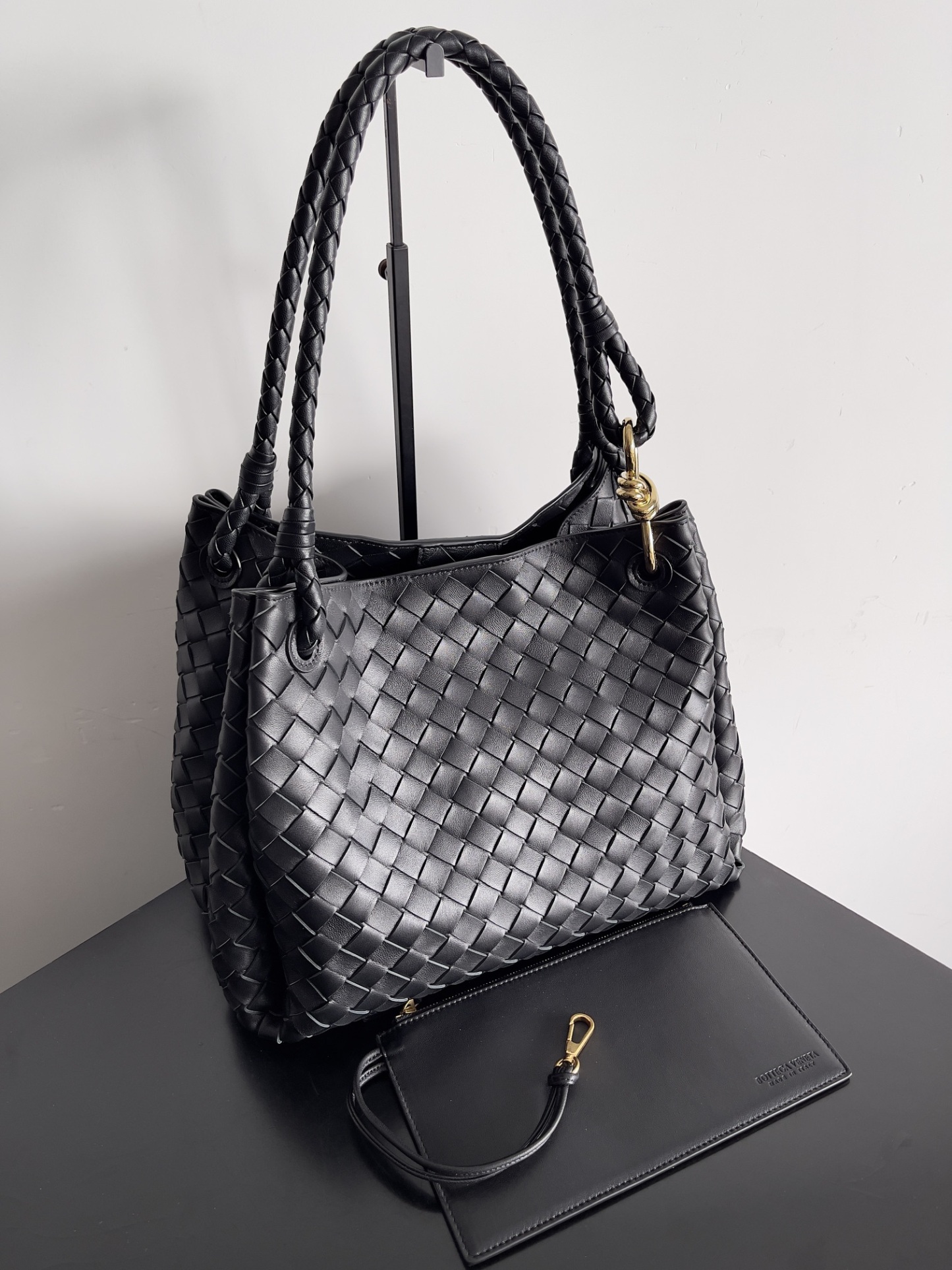 ボッテガ・ヴェネタ「Bottega Veneta」Andiamo Parachute レザーショルダーバッグ