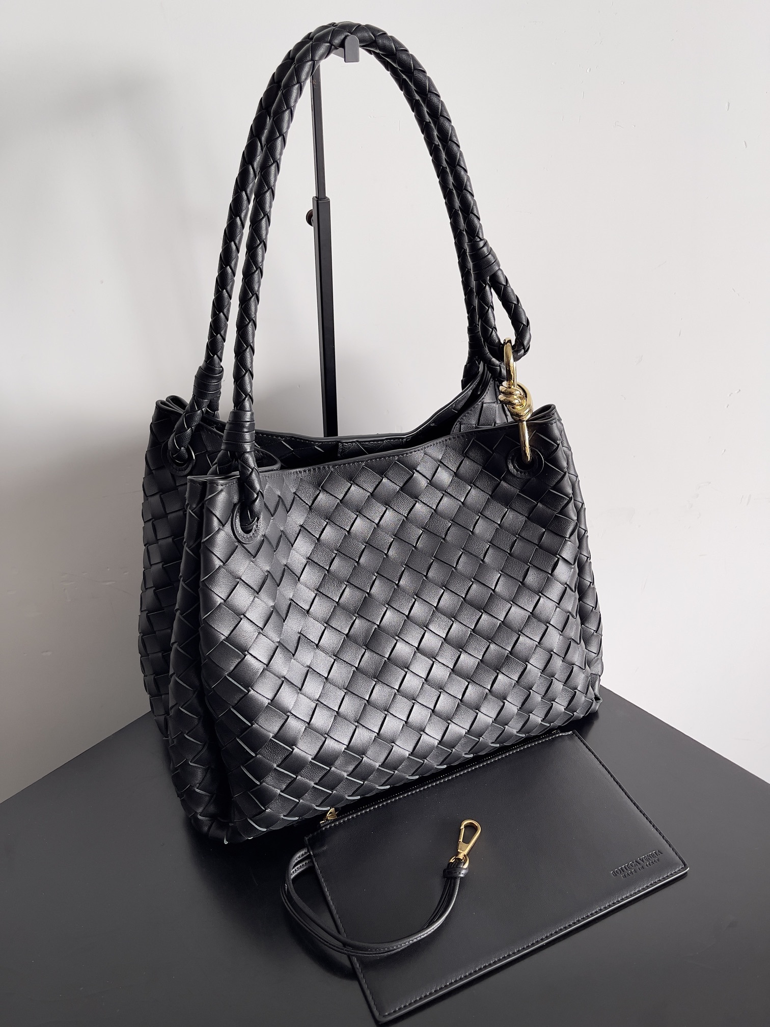 ボッテガ・ヴェネタ「Bottega Veneta」Andiamo Parachute レザーショルダーバッグ