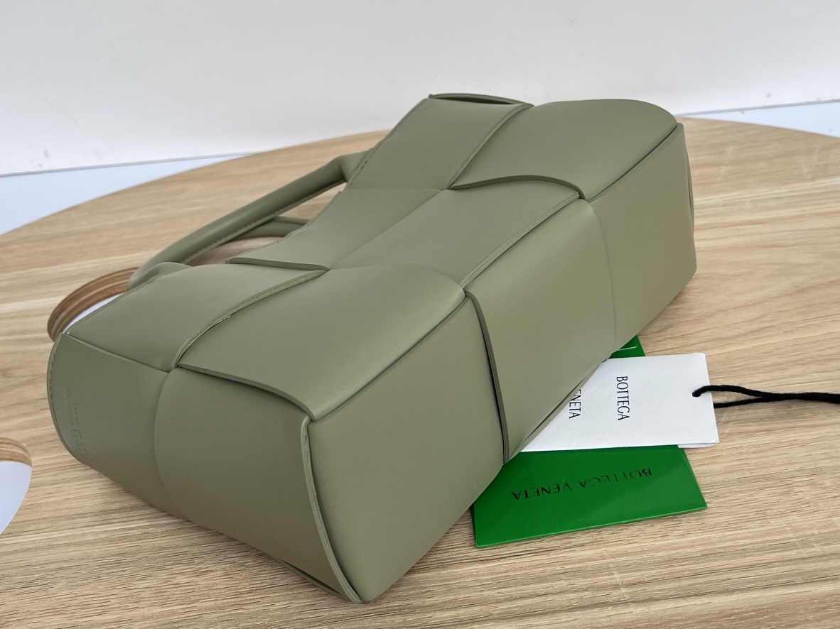 ボッテガ・ヴェネタ「Bottega Veneta」Mini Tote 3GG ショルダーバッグ