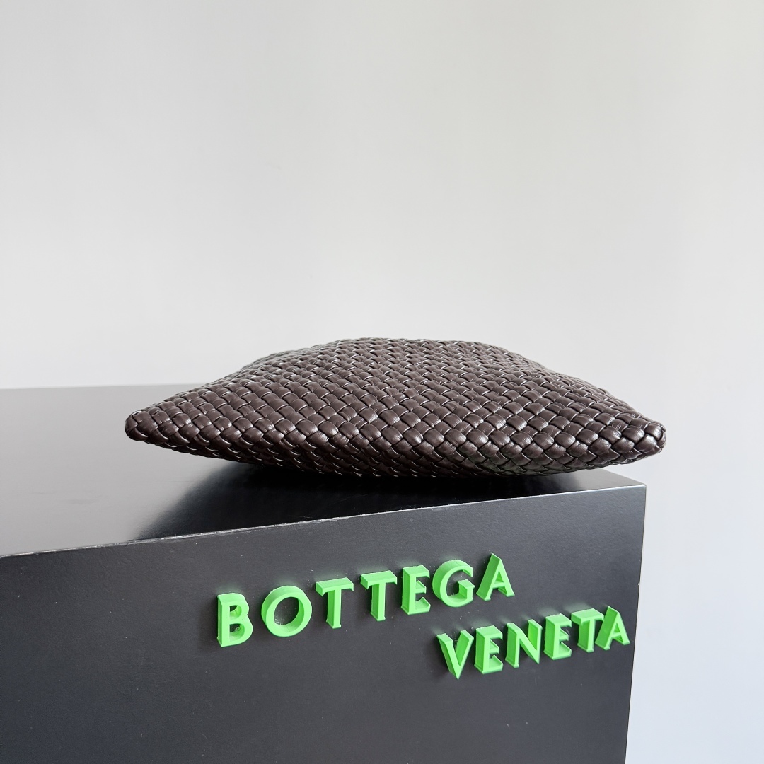 ボッテガ・ヴェネタ「Bottega Veneta」イントレチャート レザー ショルダーバッグ