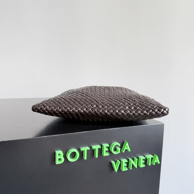 ボッテガ・ヴェネタ「Bottega Veneta」イントレチャート レザー ショルダーバッグ