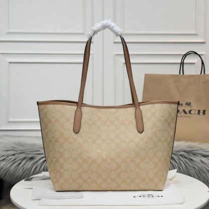 コーチ「Coach」ラージトートバッグ