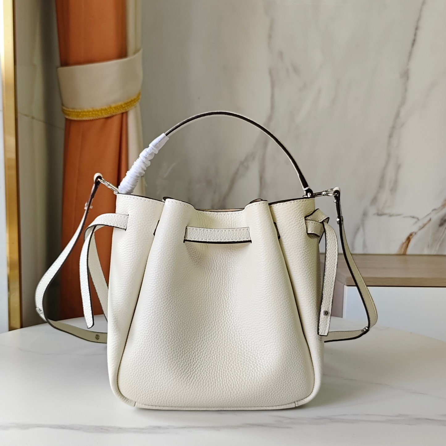 トリー バーチ「Tory Burch」 Monogram ミニバレルバッグ