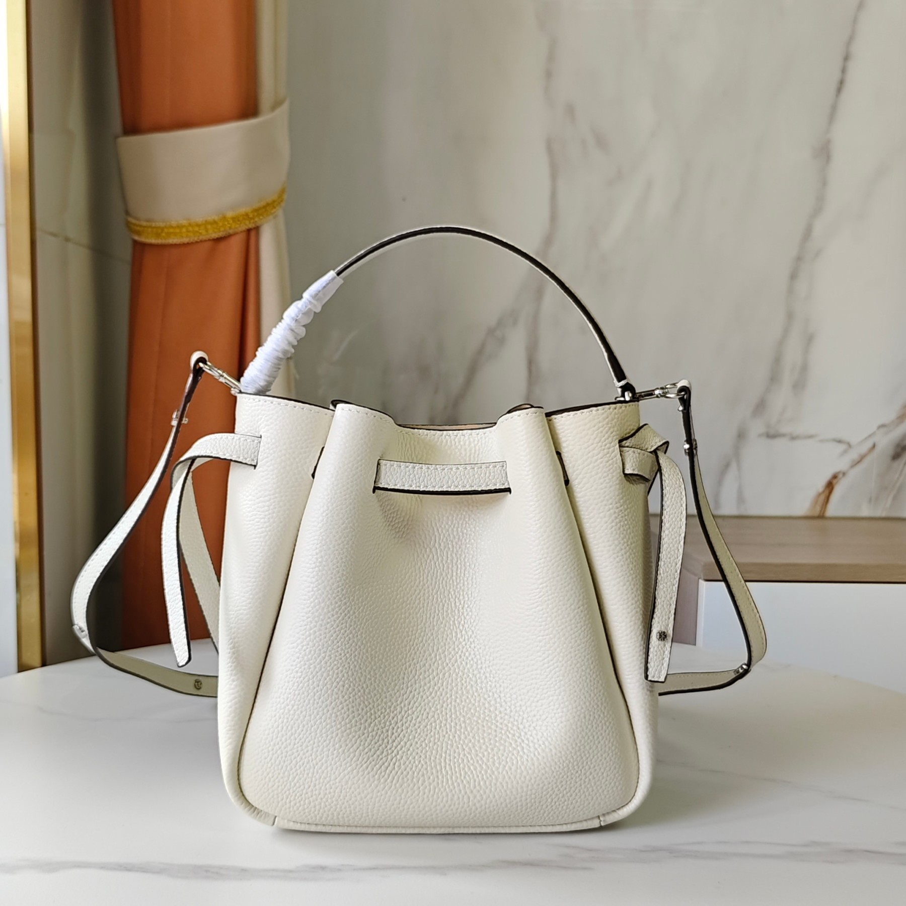 トリー バーチ「Tory Burch」 Monogram ミニバレルバッグ