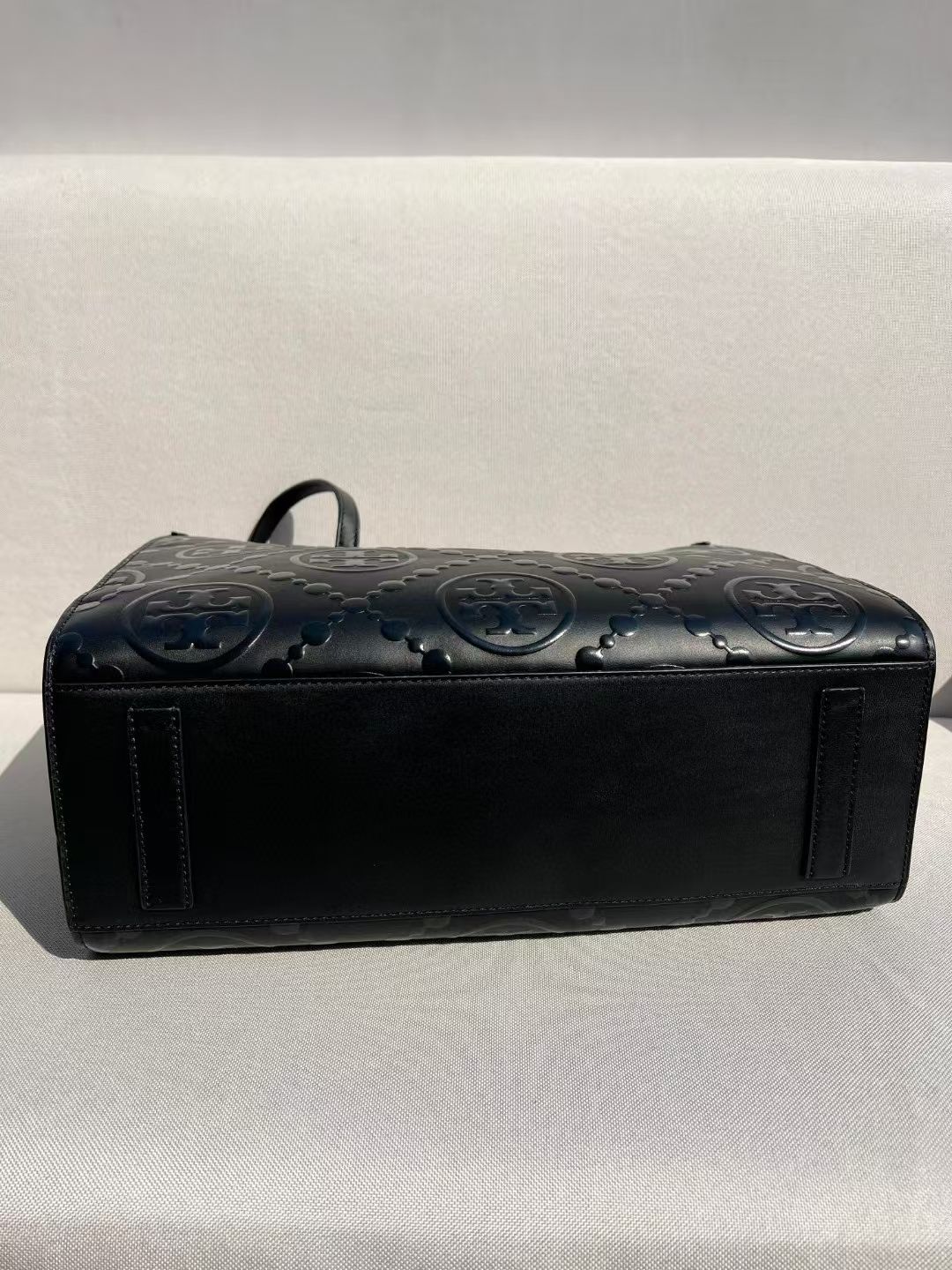 トリー バーチ「Tory Burch」 T Monogram 压花托特バッグ