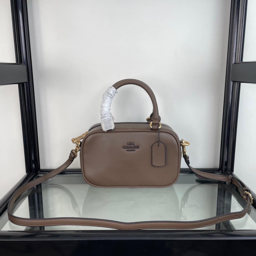 コーチ「Coach」レザー アンダーアームバッグ