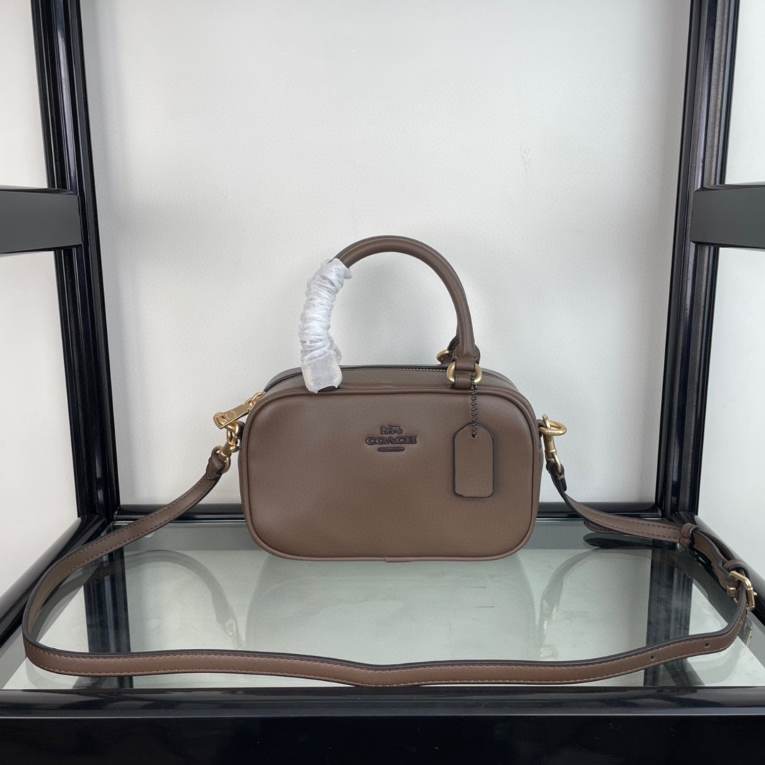 コーチ「Coach」レザー アンダーアームバッグ