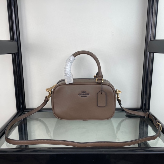 コーチ「Coach」レザー アンダーアームバッグ