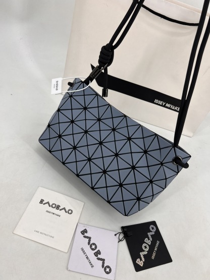 イッセイ・ミヤケ「Issey Miyake」ボストンショルダーバッグ
