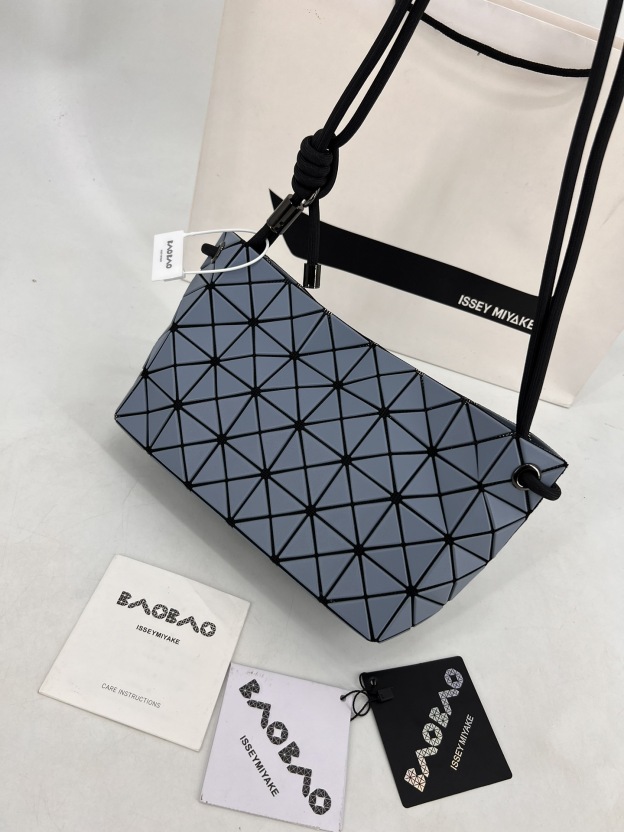 イッセイ・ミヤケ「Issey Miyake」ボストンショルダーバッグ